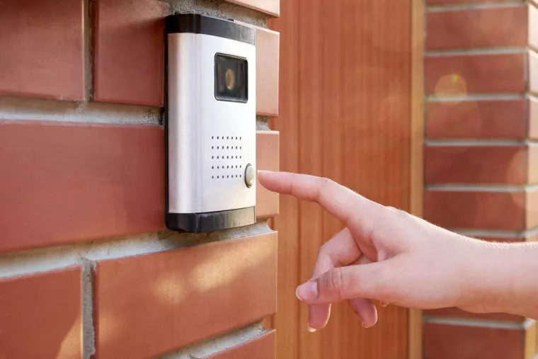 Installation complète d’un système d’interphone pour maison individuelle, Marseille, EVCE
