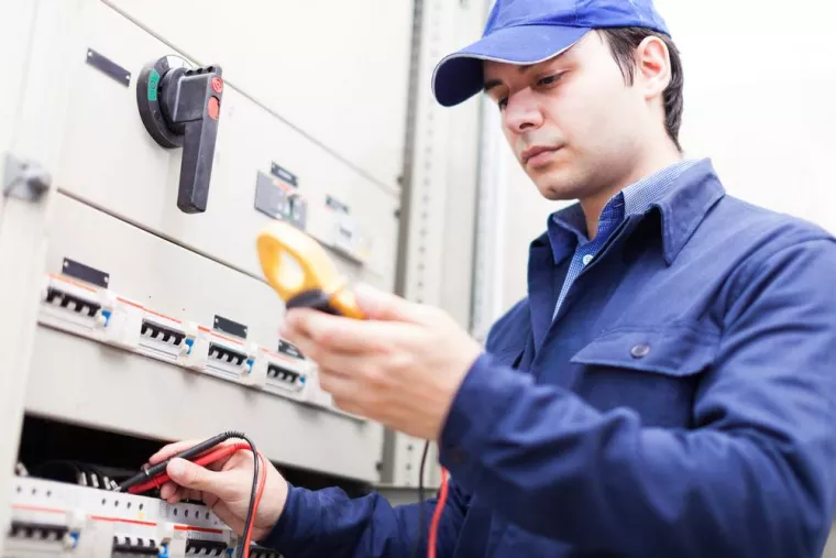 Remise sous tension et test de fonctionnement de l'électricité, Marseille, EVCE